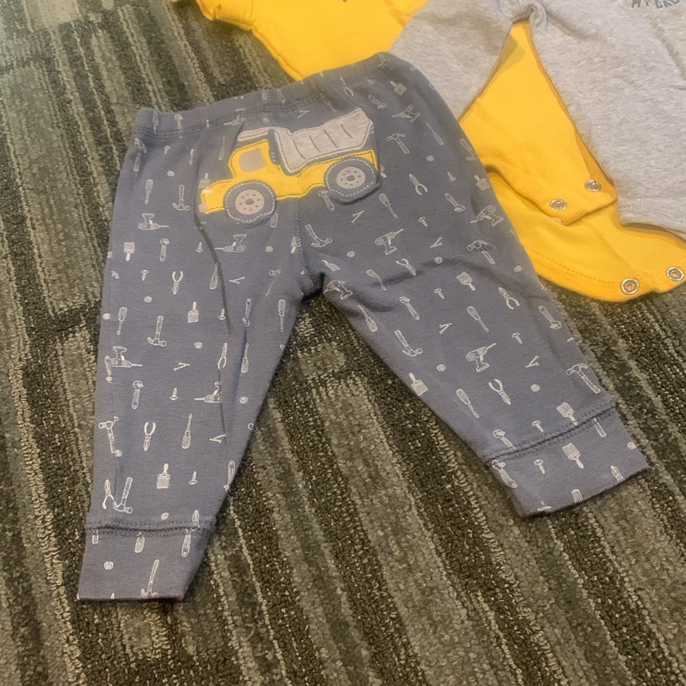 Carter’s 3 Piece Set - Picture 6 of 6